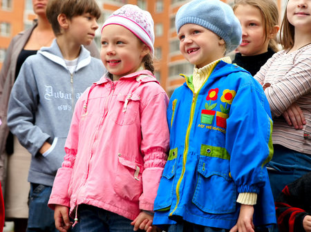 MOSCOW, RUSSIA - May 2017: Two girls have fun watching street performance , at the festival of spring.のeditorial素材