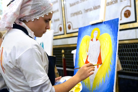 MOSCOW, RUSSIA - OCTOBER, 2018: The girl draws an angel in the Cathedral of Christ the Savior.のeditorial素材