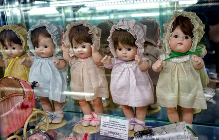 MOSCOW - MARCH, 2018: Porcelain dolls. Showcase with old toys in a retro toy store.のeditorial素材