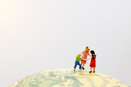 Playful children holding hands on the globe.
の写真素材