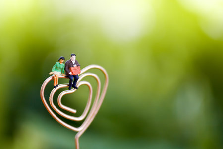 Miniature People Couple Lover sitting on heart.の写真素材