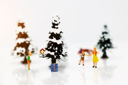 Miniature people, children enjoy with gift and Christmas tree , Merry Christmas and happy family day concept.
の写真素材