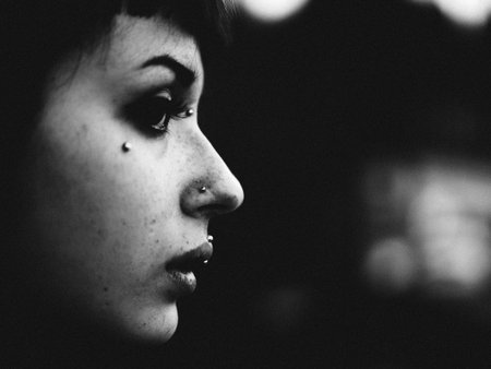 Young woman portrait in black and whiteの写真素材