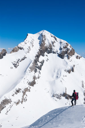 Snow hiker at the top of a mountain In the background you can see the Monte Perdido mountain in the background. Ordesa Natural Park, Pyrenees Spainの写真素材
