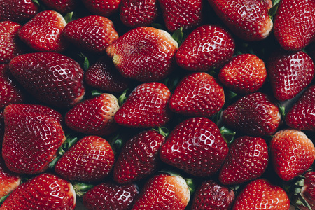 background image of red strawberries seen from above, healthy sweet food, vitamins and fruity concept. Food frame background, flat lay, top view pointの写真素材