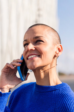 confident woman talking on mobile phoneの写真素材