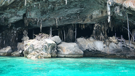 Sheer cliffs, blue water and a Viking cave. Phi Phi Islands, Thailand. See the stalactites, and built of bamboo. The turquoise color of the water. Unusual landscape. The stones of the deserted islandのeditorial素材