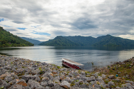 Khun Dan Prakarnchon Dam Boat countrysideの写真素材