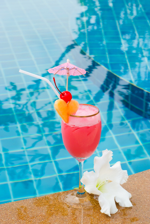 strawberry smoothie in cocktail glassの写真素材