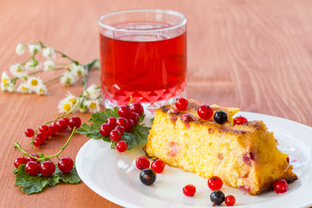 Cottage cheese pie with red and black currants