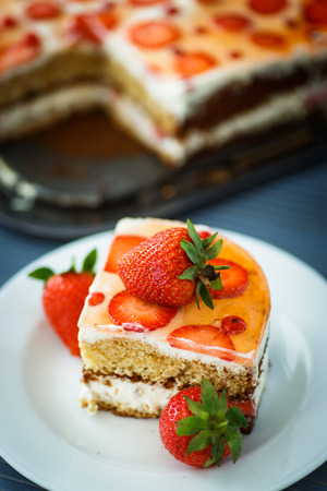 honey cake with strawberry and red currantの写真素材