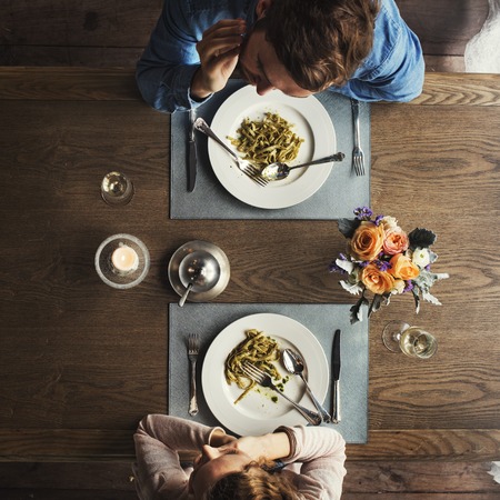 Foto de Couple Having Dinner Date at Restaurant - Imagen libre de derechos