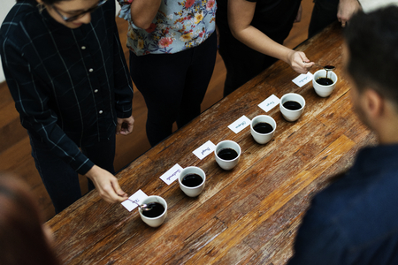 Photo pour types of coffee placed to taste or smell - image libre de droit