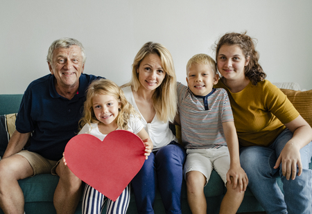 Foto de Family showing a red heart symbol - Imagen libre de derechos