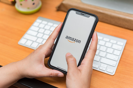 CHIANGMAI, THAILAND - JAN 07,2018 : iphone X showing Amazon apps. Amazon.com, Inc. is an American international electronic commerce company. It is the world's largest online retailer. Siteのeditorial素材