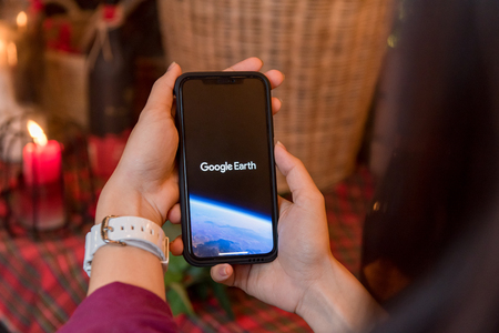 CHIANGMAI, THAILAND - FEB 12,2018 :Google Earth application running iphone X google earth for Mobile 2.0 was released. Its location service can work with or without a GPS receiver.のeditorial素材