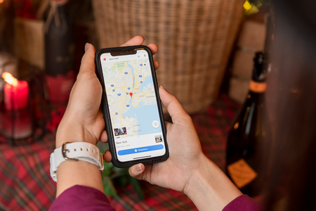 CHIANGMAI, THAILAND - FEB 12,2018 :iphone X with Map app on screen.のeditorial素材