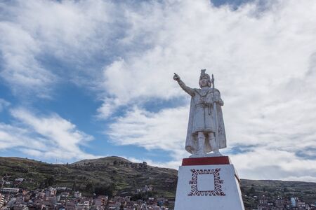 A statue of Manco Capac in Huajsapata Park overlooking the city of Puno in Peruの写真素材