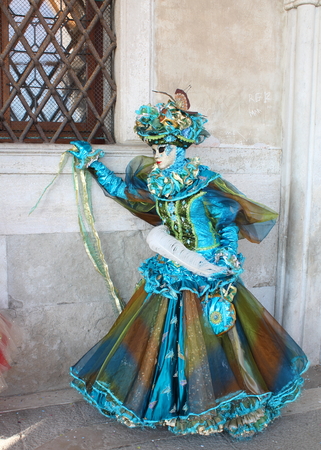 woman in traditional carnival costume, in the famous Venice Carnival のeditorial素材