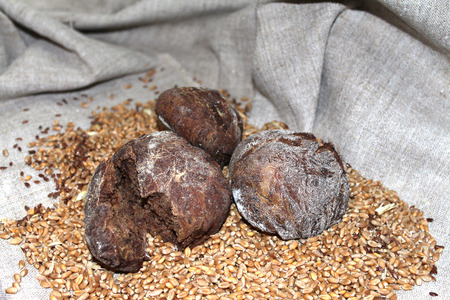 Rye bread is a type of bread made with various proportions of flour from rye grain. It can be light or dark in color, depending on the type of flour used and the addition of coloring agents, and is typically denser than bread made from wheat flour.の写真素材