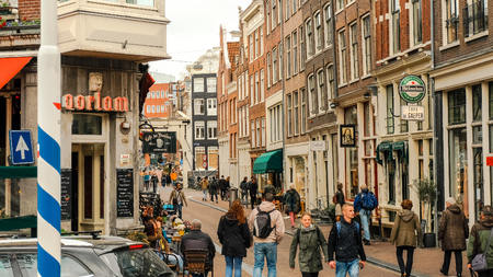 Kloveniersburgwal street, Oorlam cafe. Amsterdam.のeditorial素材