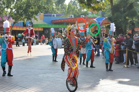 GUANGZHOU, CHINA - December 26, 2010: unidentified clown rides a monocycle in the christmas celebration of Changlong theme park on December 26, 2010 in Guangzhou city,Chinaのeditorial素材
