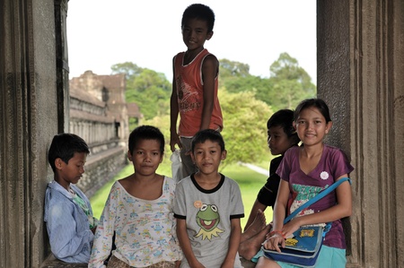SIEM REAP, CAMBODIA - AUGUST 12: A group of local children play in Angkor wat temple on August 12, 2011 in Siem Reap, Cambodiaのeditorial素材