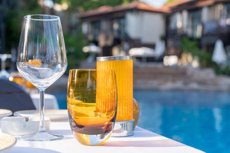 table setting. empty glasses on the background of the pool. service of guests at the hotel in the summer on vacation, backgroundの写真素材