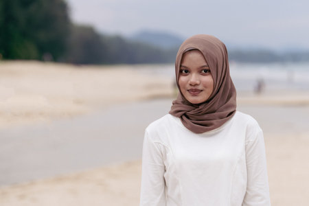 Khao Lak, Thailand, 24 11 2025: Serene Hijab Portrait on Tropical Beach â Modest Fashion, Travel Lifestyle, Natural Beauty. A young Thai Muslim woman on the beach in Khao Lak,. High quality photoのeditorial素材