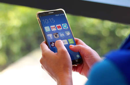 Kuala Lumpur, Malaysia - 15 August, 2020 : Social media apps on mobile smartphone screen.のeditorial素材