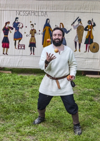 Nogent le Rotrou,France-May 19,2012:Medieval entertainer juggling with apples during a historical reenactment festival aroung St. Jean Castle in Nogent le Rotrou in France.のeditorial素材