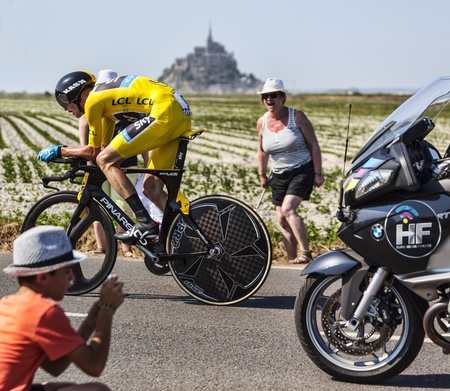 Le Poont Landais,France-July 10, 2013: The Yellow Jersey ( Chris Froome, Great Britain) pass through a group of excited spectators in front of the Mont Saint Michel monastery, during the stage 11 of the edition 100 of Le Tour de France 2013, a time trial のeditorial素材