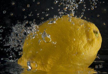 lemon between bubbles, close upの写真素材