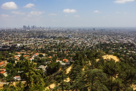Los Angeles, CA, USA - 26th May 2013: Green residential area close to Los Angeles hills in a sunny dayのeditorial素材