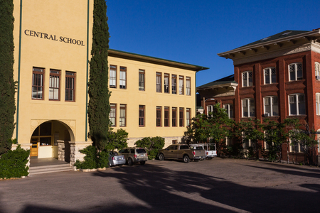 Bisbee, AZ, USA - 6th august 2013: Central school's main entrance in a sunny dayのeditorial素材