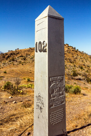 Los Angeles, CA, USA - June 28, 2016: Closeup of Unites States boundary and fence in a sunny dayのeditorial素材