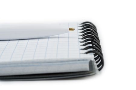 The pen on the notepad isolated over whiteの写真素材