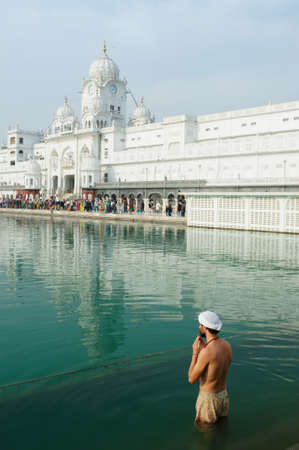 Golden temple (Sri Harimandir Sahib) in Amritsar. It is a central religions place of the Sikhsのeditorial素材