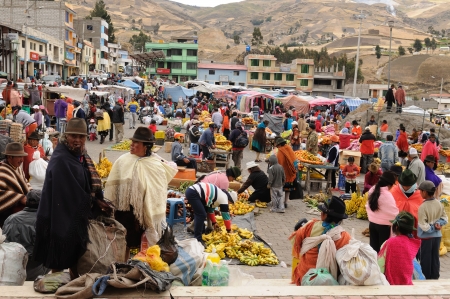 Ecuador, Pujili - August 11  Ecuadorian ethnic peoples in national clothes selling agricultural products and other food items on a market in the Pujili village on August 11, 2012 in Pujiliのeditorial素材