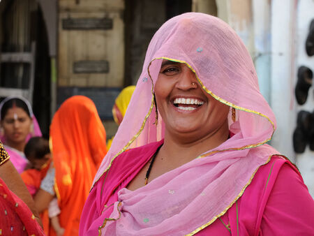 Happy smiling Indian woman dressed in the traditional hindu dress - Sariのeditorial素材
