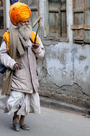 INDIA, AMRITSAR - NOVEMBER 30  Pilgrim aiming at the Golden temple  Sri Harimandir Sahib , Amritsar in November 30, 2009のeditorial素材