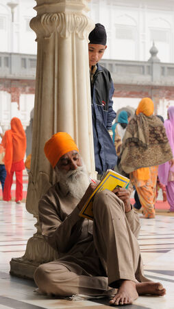 INDIA, AMRITSAR - NOVEMBER 29  Pilgrim in the Golden temple  Sri Harimandir Sahib , Amritsar in November 29, 2009のeditorial素材