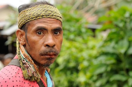 SOE, TIMOR, INDONESIA - APRIL 26: One of participants in the traditional exotic tribal market (pasar) in Indonesia on the Timor island. Soe on April 26, 2011.One of participants in the traditional exotic tribal market (pasar) in Indonesia on the Timor islのeditorial素材