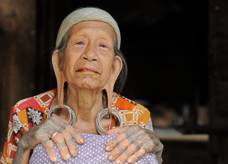 LONG BAGUN BORNEO INDONESIA JULY 07: The Dayak older women with traditional long earlobes and tattoo from Borneo Long Bagun on July 07 2011のeditorial素材