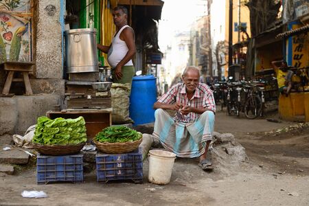 MADURAJ, TAMILNADU, INDIA -MARCH 05: Seller of vegetables in the street in the Madurai city in the Tamilnadu state in India, Maduraj in March 05, 2015のeditorial素材