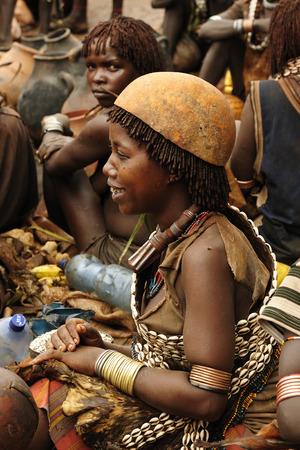 DIMEKA, OMO VALLEY, ETHIOPIA - JULY 27: The woman from Hamer people on the local marketplace in Dimeka, Omo valley in July 27, 2013のeditorial素材