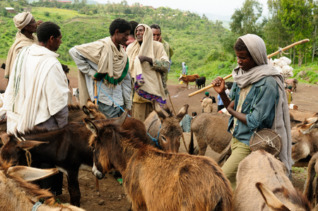LALIBELA, ETHIOPIA - AUGUST 31: Local Ethiopian people being a market trader in the Lalibela town in Ethiopia, Lalibela in August 31, 2013のeditorial素材