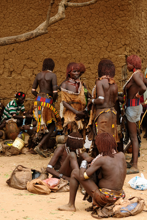 TURMI, OMO VALLEY, ETHIOPIA - JULY 29: Ethiopian people from Hamer people being a market trader in Turmi, Omo valley in July 29, 2013のeditorial素材