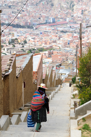 South America, La Paz - the governmental capital of Bolivia. The city's building cling to the sides of the canyon and spill spectaculary downwards. The way to the down town.のeditorial素材