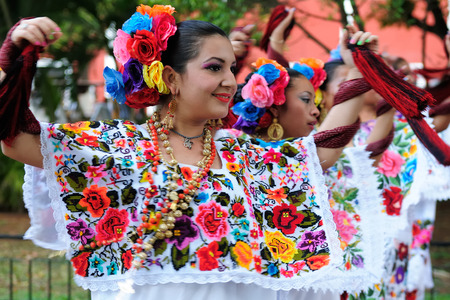 VALLADOLID, MEXICO - MARCH 21:  Dancers on streets of Mexican cities on March 21, 2013のeditorial素材